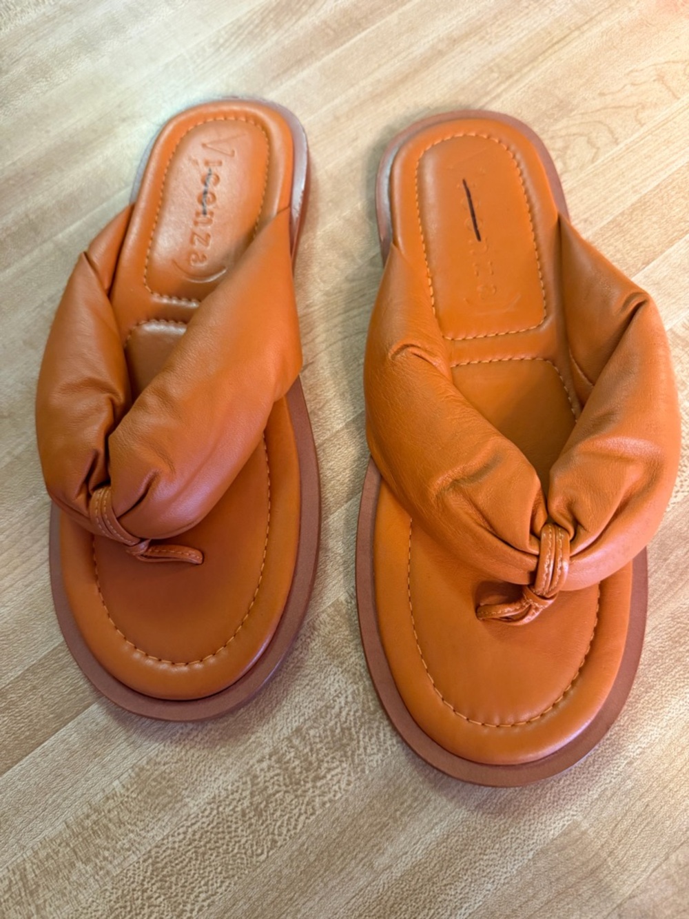 Vicenza Women’s Tan Padded Knot Toe Sandals - Picture 3 of 5